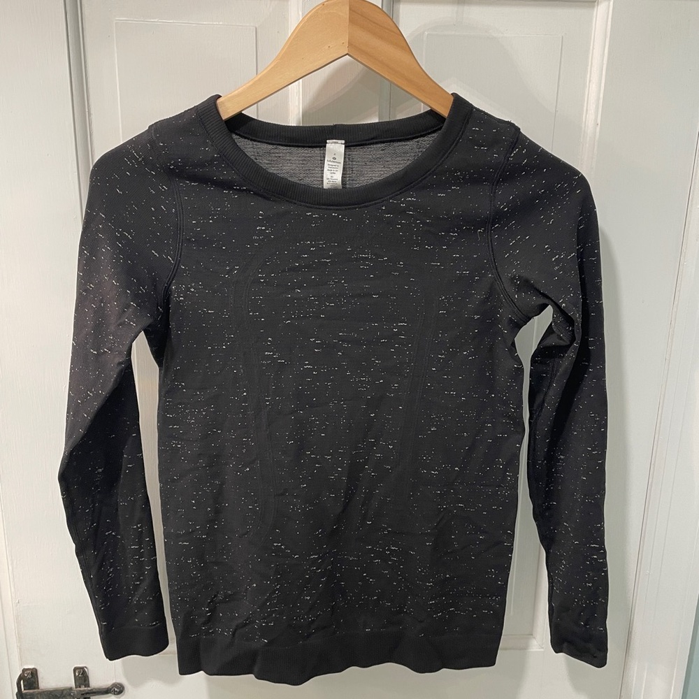 BLACK NWOT LULULEMON LONG SLEEVE SIZE 2